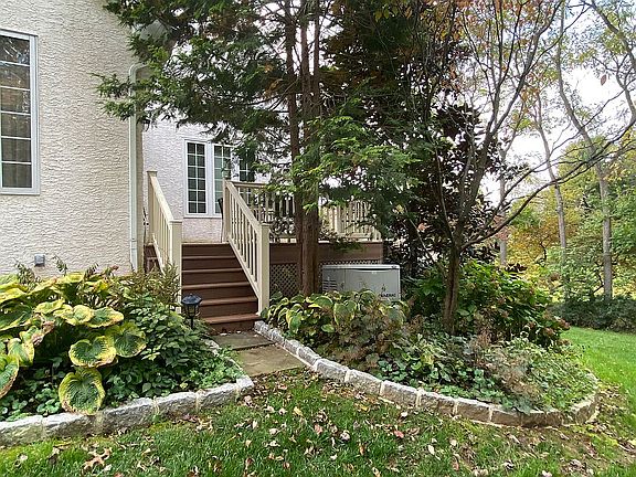 5th image of 201 Fairthorn St