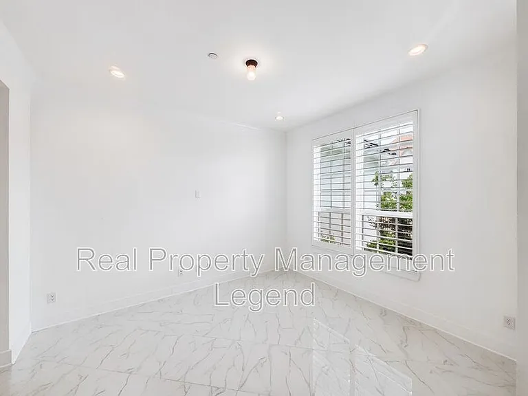 809 Jamestown Ln — Photo 41