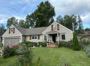 942 Navajo Ave, Waterford, MI 48327