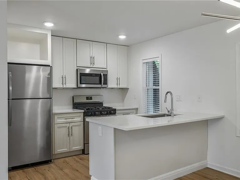 704 Durant Pl NE #B — Photo 9