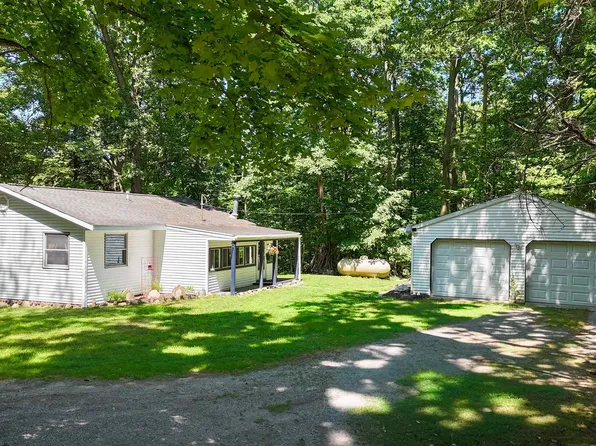 429 S Geneva Rd, Shepherd, MI 48883