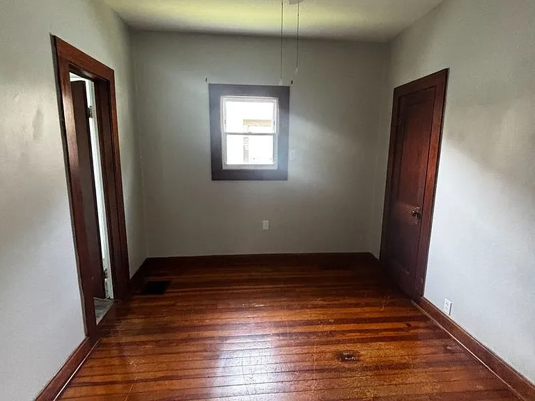 422 Wedeking Ave — Photo 6