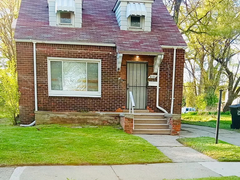 8101 Molena St — Photo 1
