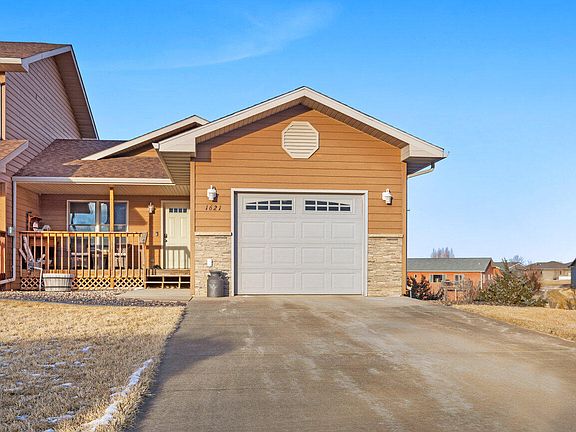 2nd image of 1621 Abbey Rd