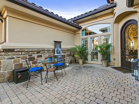4th image of 413 Bonaire Ct