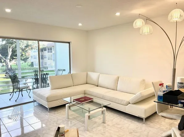 5051 W Oakland Park Blvd #204, Fort Lauderdale, FL 33313