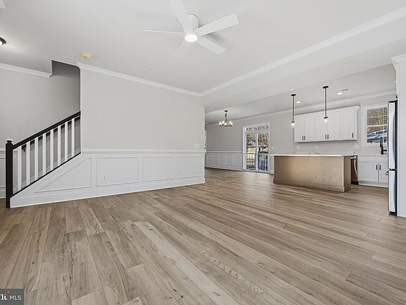 3rd image of 3583 Edgemont St