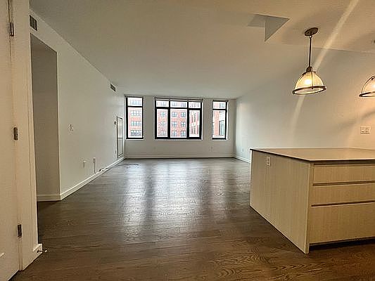 3rd image of 125 Parkside Ave #3G