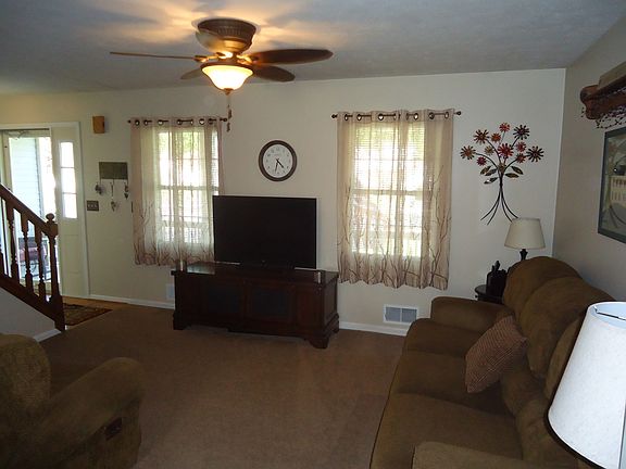 5th image of 295 Applewood Ln