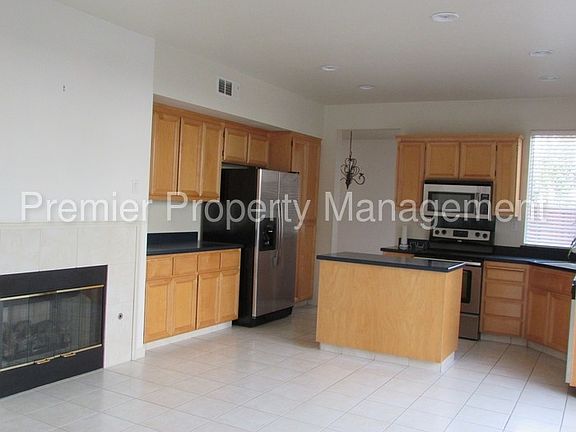 3rd image of 3905 Selmi Grv