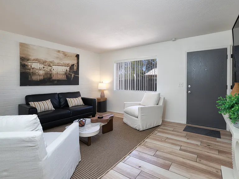 1734 E Hedrick Dr — Photo 7
