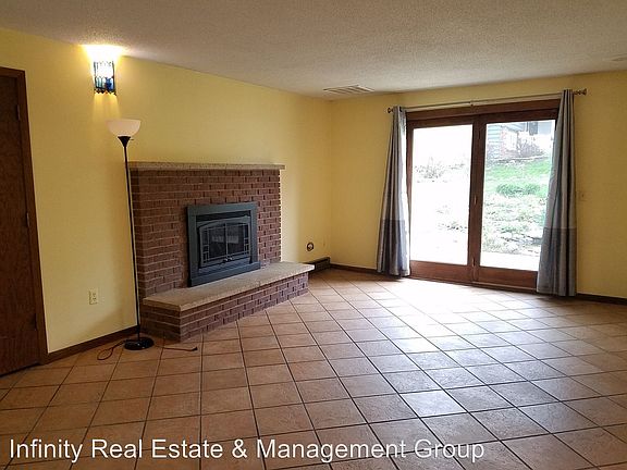 2nd image of 3027 Crescent Ln NW