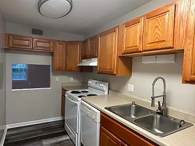 6125 Darby Cir #7 — Photo 2