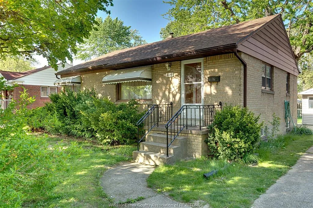 3 bed, $2,200 — Photo 1