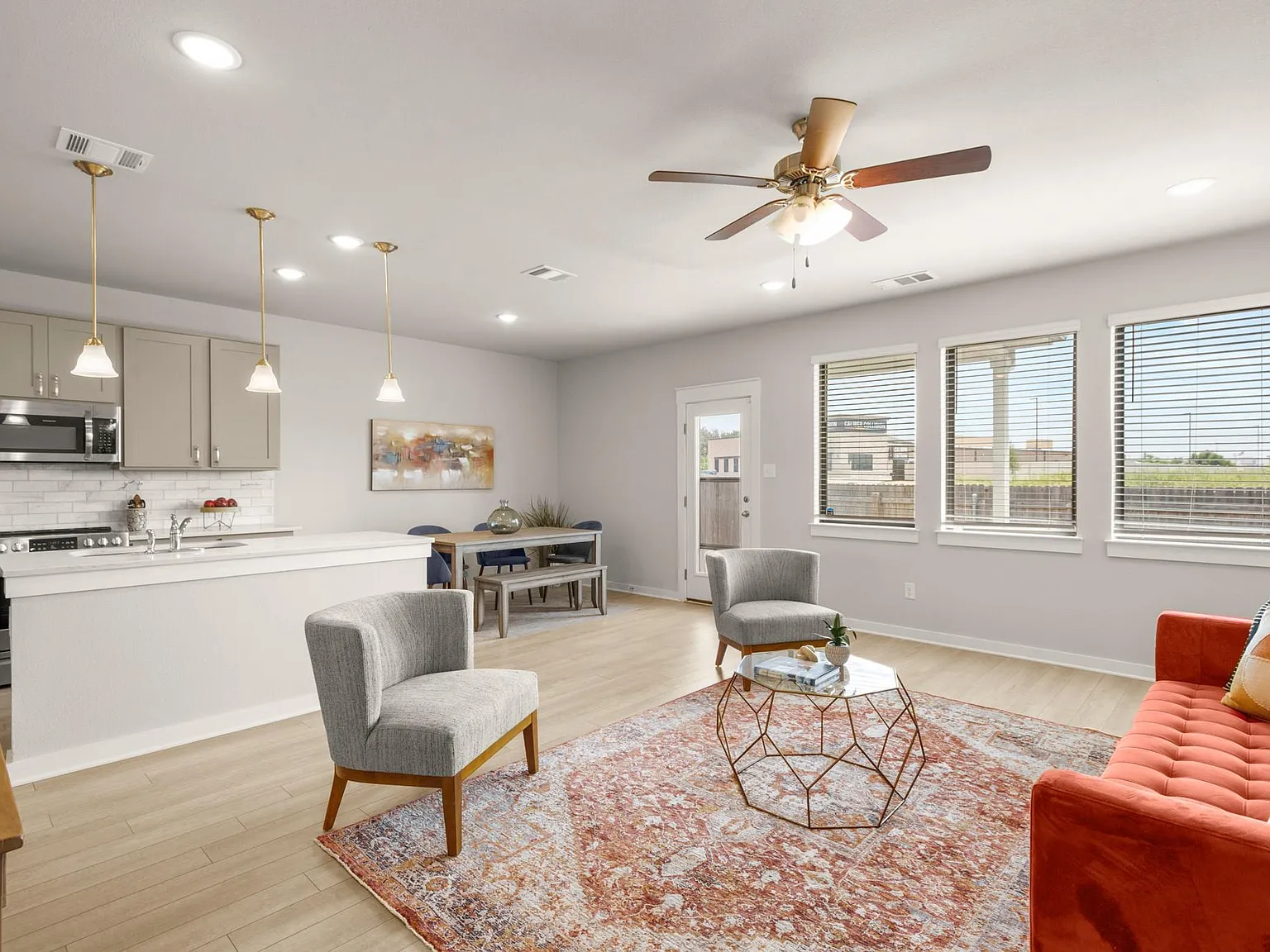 3 bed, 2.5 bath, 1729 sqft, $1,925 — Photo 3