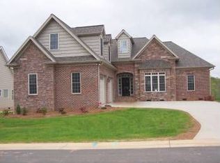 1744 Castlepeak Dr, Rural Hall, NC 27045