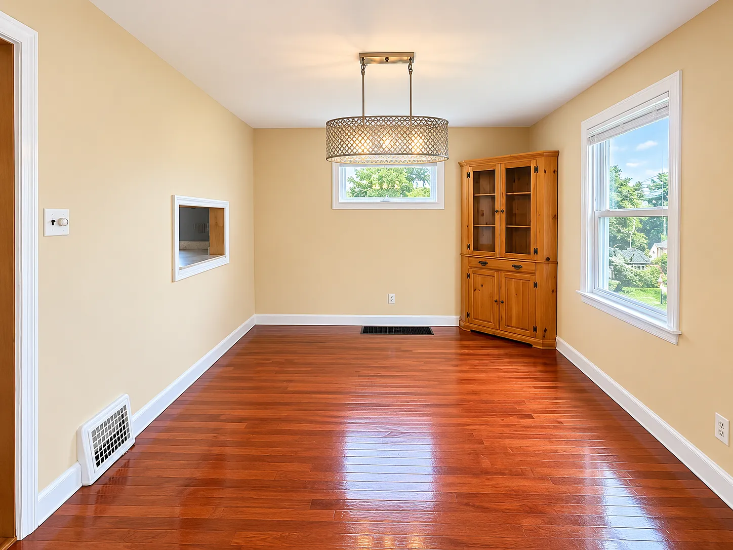 4 bed, 2217 sqft, $1,950 — Photo 2