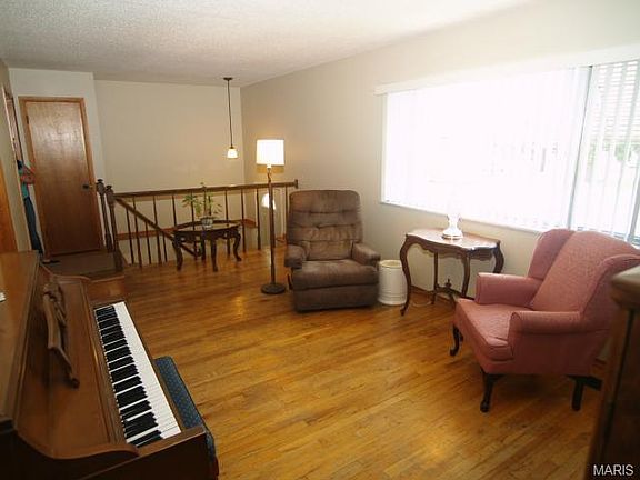 4th image of 10601 Mert Ave