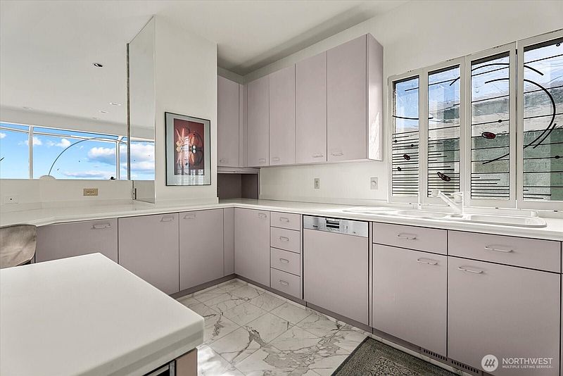 5th image of 3089 Alki Avenue SW #2