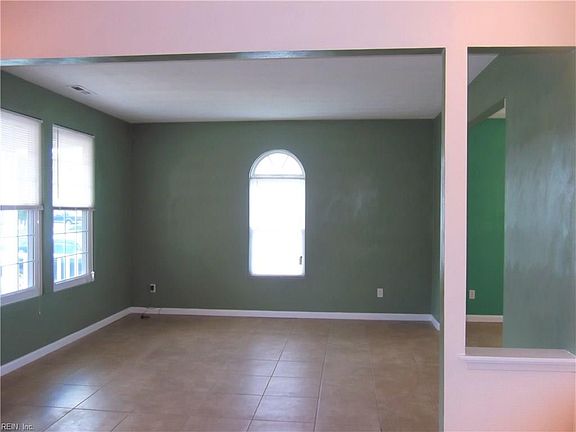 4th image of 221 Dunn St