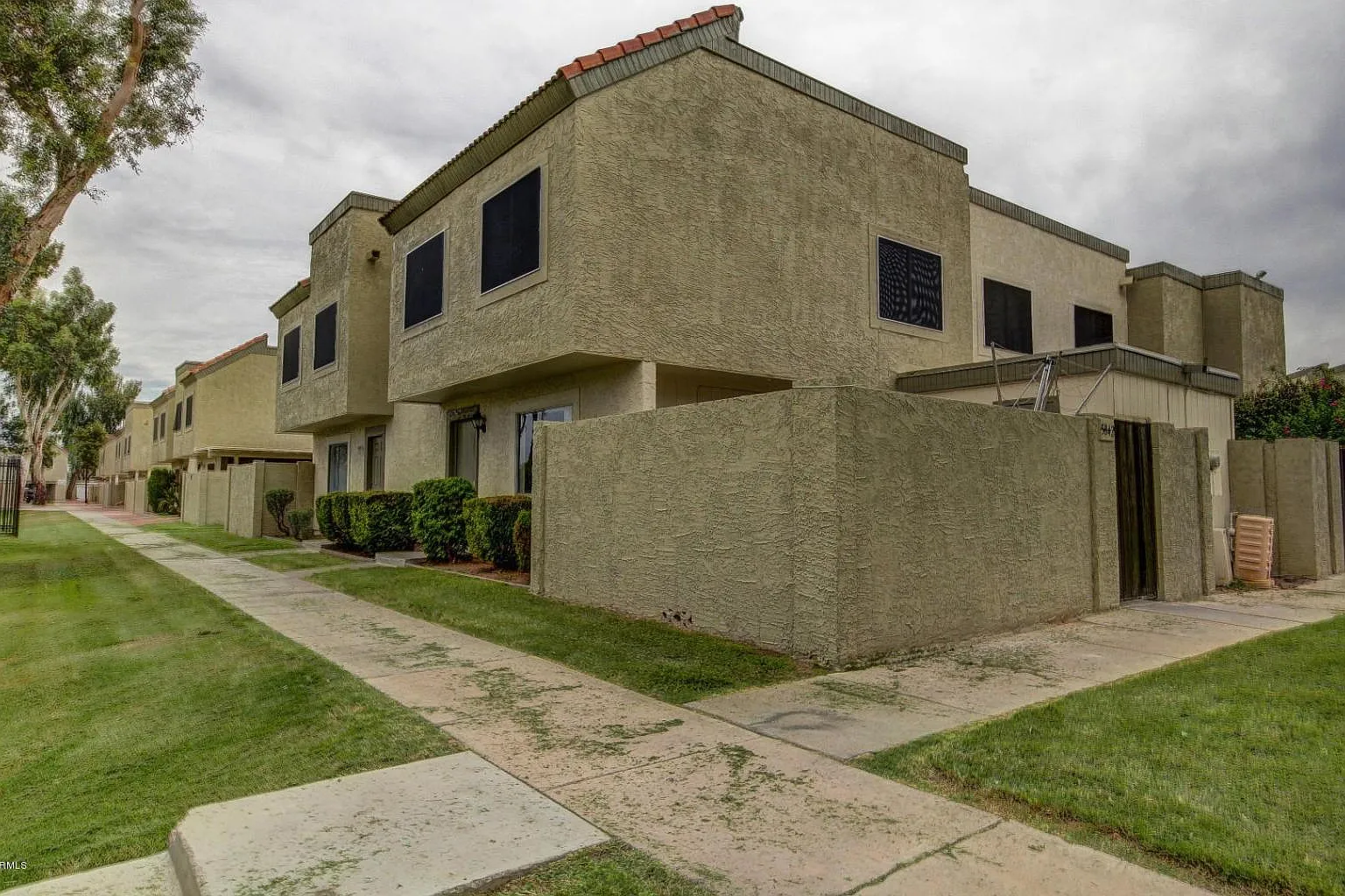 2 bed, 923 sqft, $1,350 — Photo 2