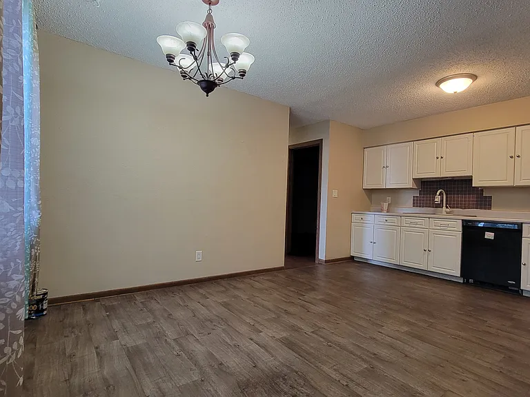 2348 E Walnut St — Photo 9