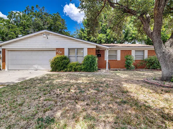 228 NW Jayellen Ave, Burleson, TX 76028
