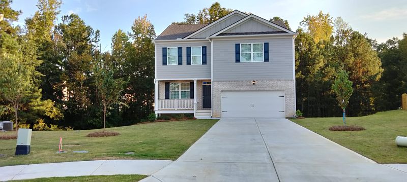 1st image of 215 Oak Leaf Rd