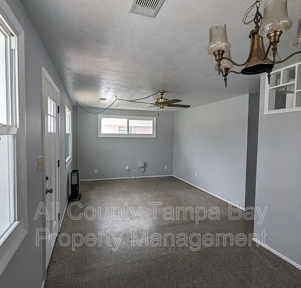 6021 W Hanna Ave — Photo 2