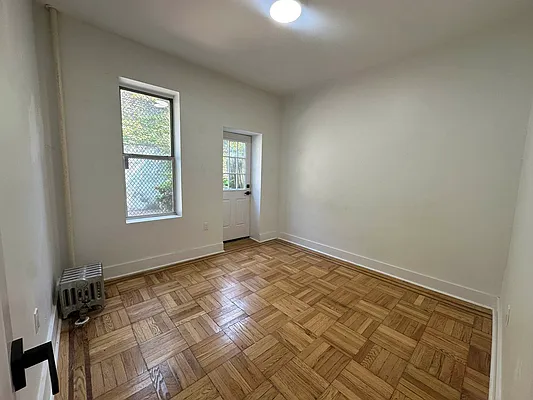 Rented by R New York | media 21