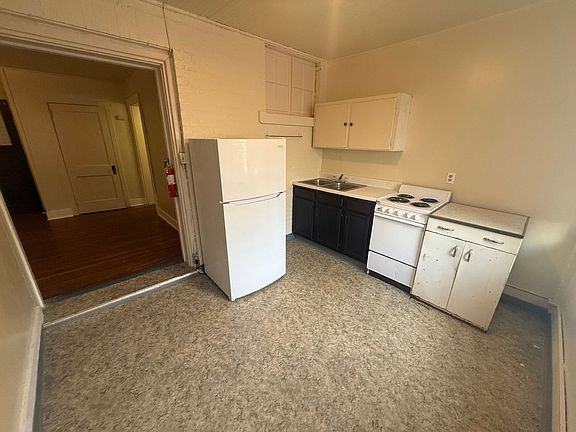 3rd image of 126 E Nittany Ave #4-1/2