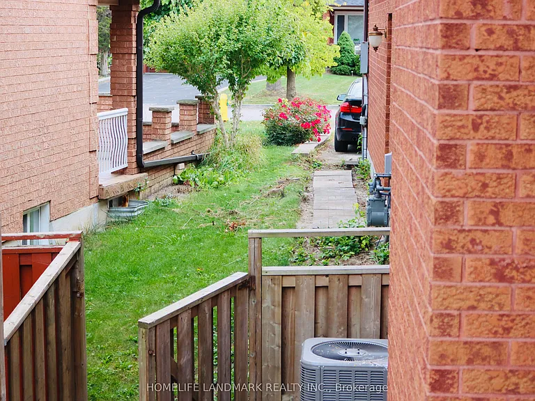 121 Harmonia Cres — Photo 5