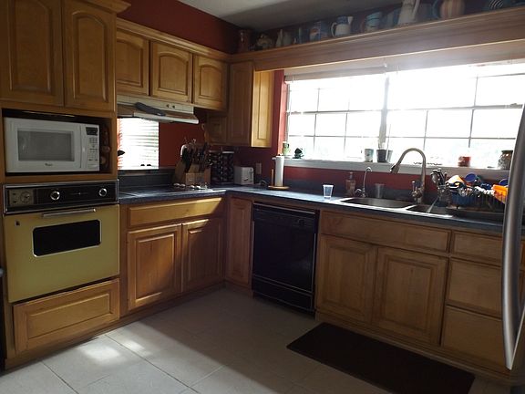 4th image of 713 Orange Ln