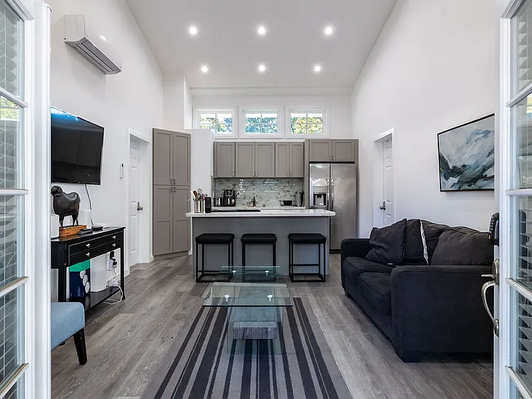 1409 Jefferson Ave #B2 — Photo 2