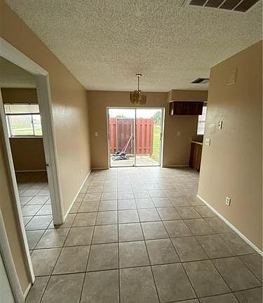 5th image of 132 SE 16th Pl APT 1