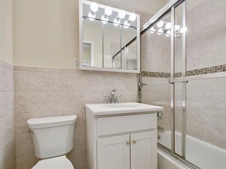 Heritage House Apartments — Photo 20