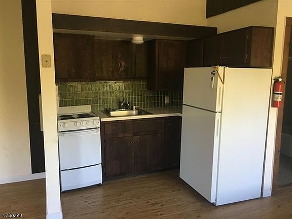 3rd image of 16 Walling Ave #302