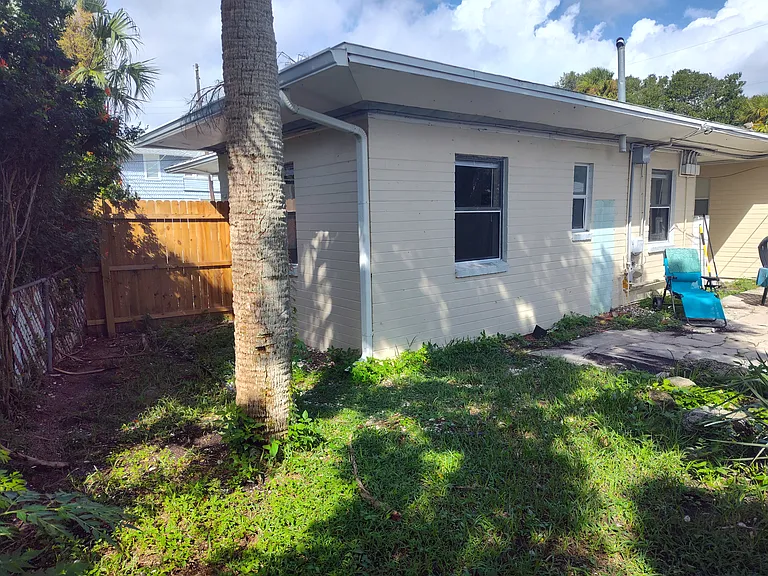 318 N Oleander Ave — Photo 24