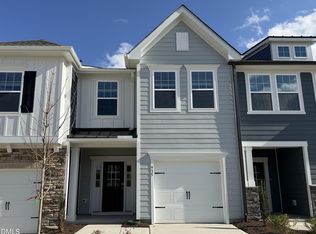 935 Kensley Grove Ln, Fuquay Varina, NC 27526