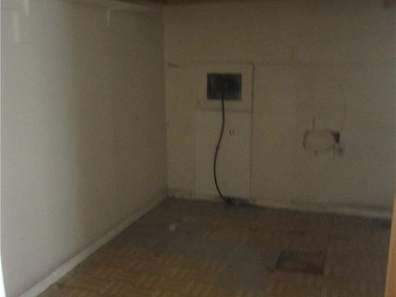 3rd image of 1942 Ross Ave