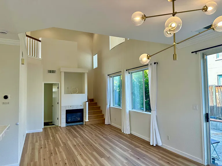 923 Ferro Dr — Photo 9