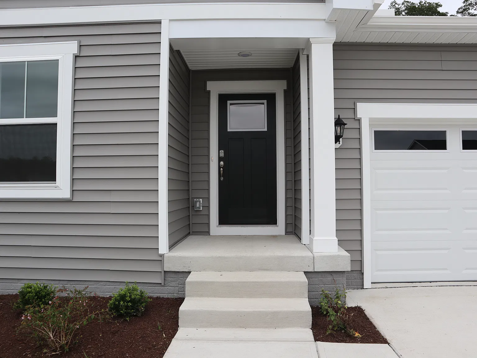 3 bed, 1687 sqft, $2,649 — Photo 2
