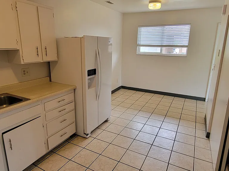 752 N Irving St — Photo 3
