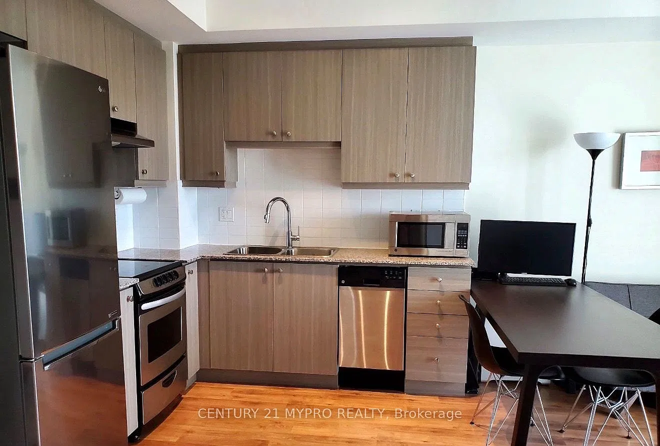 68 Canterbury Pl — Photo 2