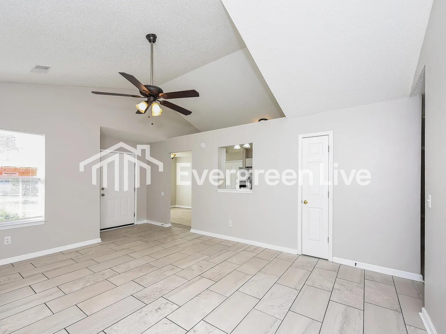 3 bed, 2.0 bath, 1083 sqft, $1,495 — Photo 2
