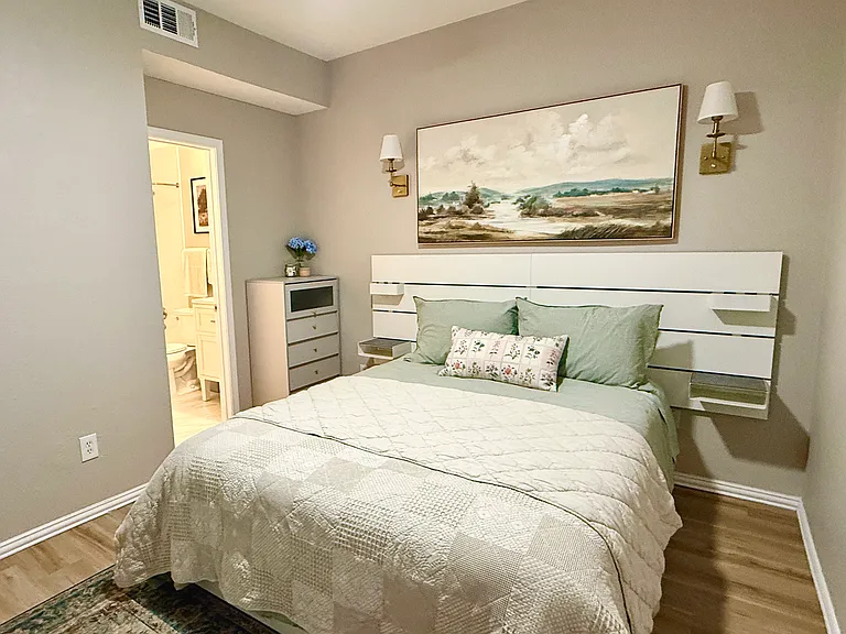 4104 N Hall St #326 — Photo 5