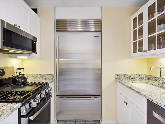 2nd image of 160 W 66th St APT 36F
