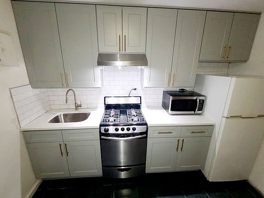5th image of 66-37 Yellowstone Blvd #C4