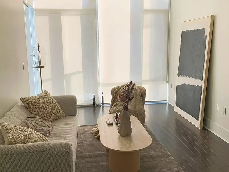 29 Queens Quay E #919 — Photo 2