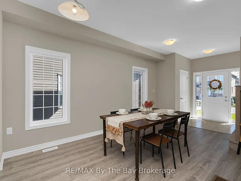 214 Cubitt St — Photo 6